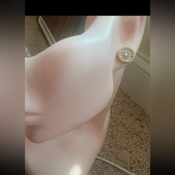 Gorgeous light brown pearl back swarovski elements stud earrings - Picture 7 of 12